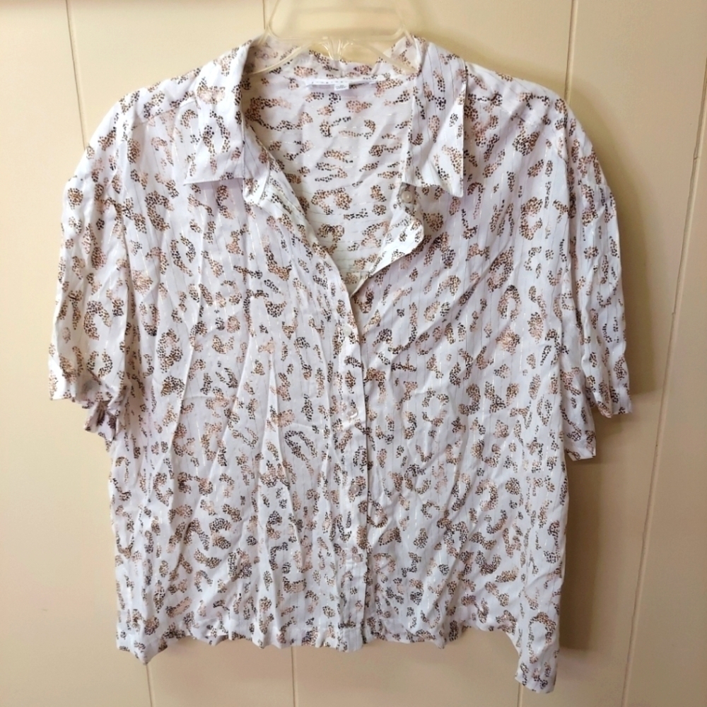Jane + Delancey Top Women’s XL White Gold Blouse Jungle Leopard Button Up Shirt